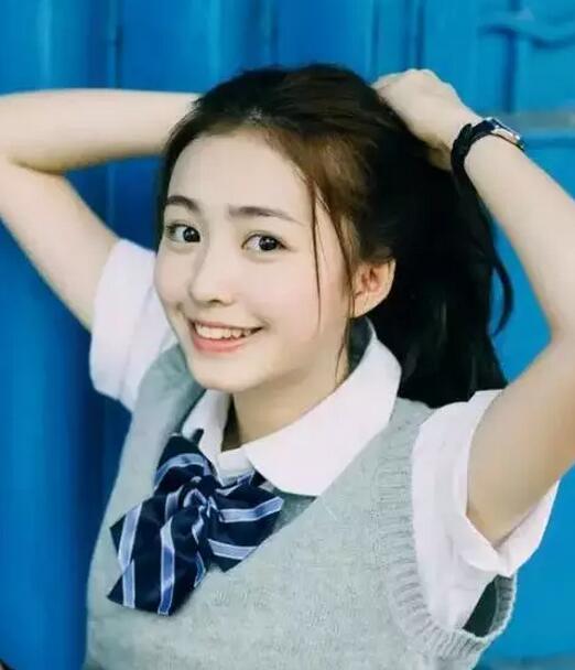 最新减龄流行的学生发型 让你嫩回20岁少女
