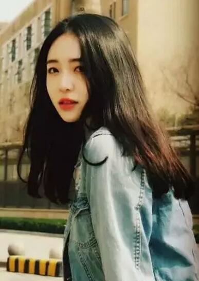 最新减龄流行的学生发型 让你嫩回20岁少女