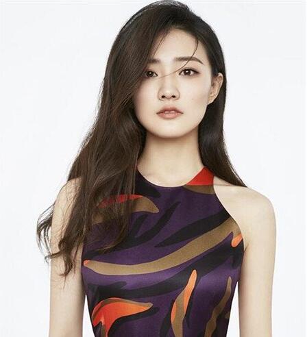 偏分刘海这样弄百搭任何脸型 气质又有女人味