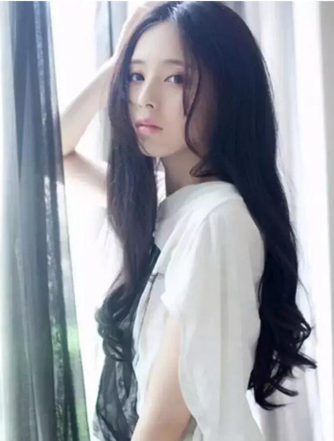 最新减龄流行的学生发型 让你嫩回20岁少女
