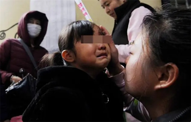 打压孩子的父母 不是好父母 别让你的“刀子嘴”毁了孩子 