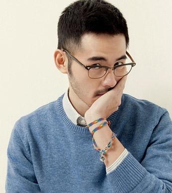 男生圆脸适合什么发型：清爽寸头发型让圆脸男生更有男人味