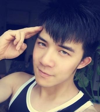 男生圆脸适合什么发型：清爽寸头发型让圆脸男生更有男人味