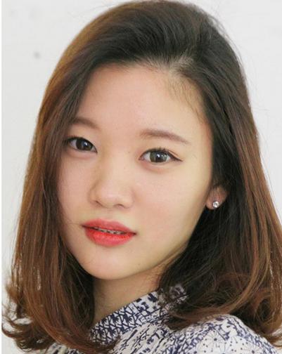 圆脸中长发发型 摆脱稚气 衬托精致小脸