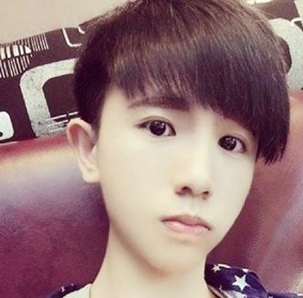 长脸男生适合什么发型：90年轻潮男的发型盘点