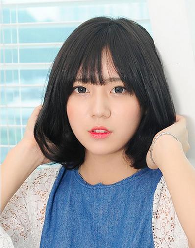 圆脸中长发发型 摆脱稚气 衬托精致小脸