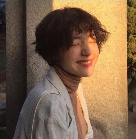 女生夏天最新流行的清爽时髦超短发