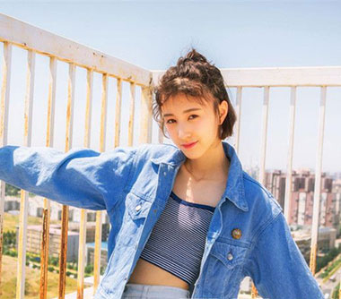 韩式短发半扎式丸子头 时髦发型让不爱都难