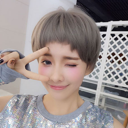 二次元刘海适合什么发型 选对发型才是真美