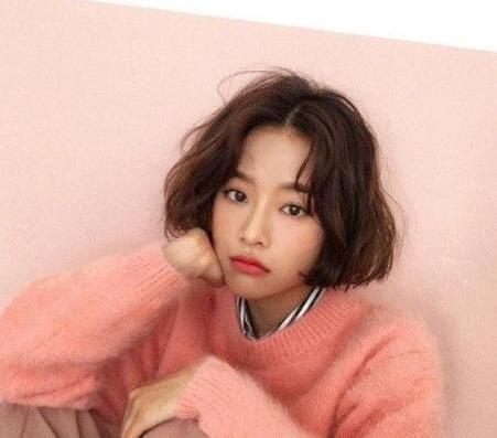 肥头大耳女生适合的微卷短发发型