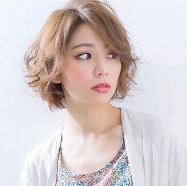 乖乖女孩适合的显瘦时髦短发发型