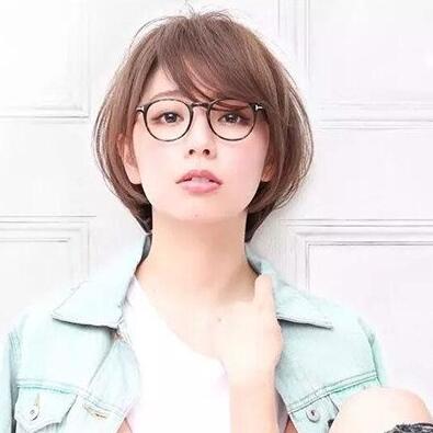 乖乖女孩适合的显瘦时髦短发发型