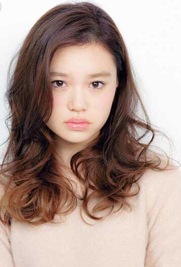 最新长烫发发型 美女气质指数爆棚