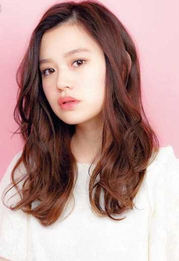 最新长烫发发型 美女气质指数爆棚