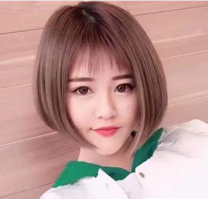 脸大下巴宽女生适合的短发发型