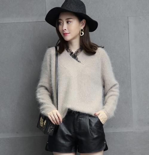 牛仔裤搭配几何图形蝙蝠袖毛衣 时尚减龄少女心