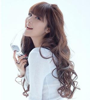 圆脸做什么发型好看 妩媚甜美女人味尽显的圆脸发型