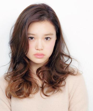 适合圆脸的卷发发型 10款随意撩人卷发妩媚性感