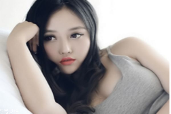 女性排卵期如何计算有哪些症状 女性排卵期怎么计算