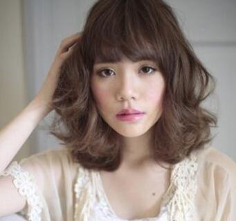 椭圆脸女生适合的甜美修颜可爱短发发型