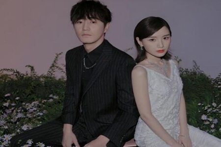 杨玏毛晓彤合体自拍，杨玏毛晓彤合体拍七夕大片尽显甜蜜