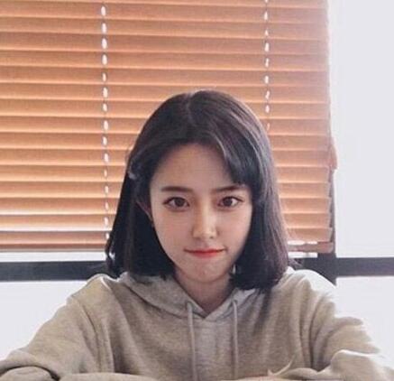 2023年职场女生适合的短发发型及颜色