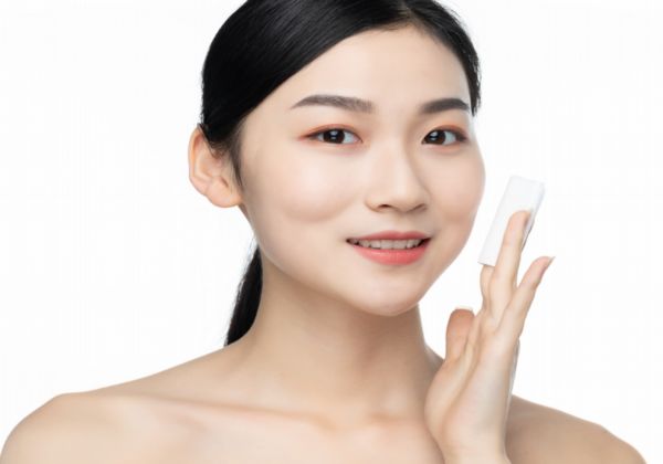 夏天皮肤油腻怎么办 皮肤油腻怎么解决 