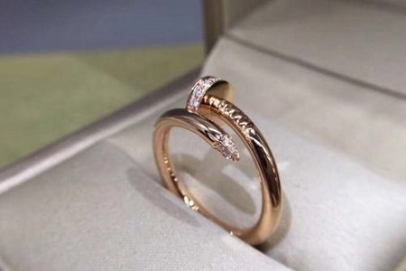 哪些戒指适合单身女生佩戴,这六款经典戒指带出时尚潮流感