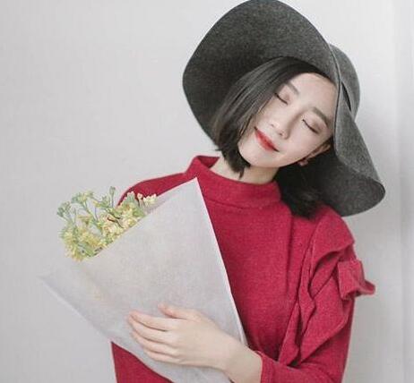 头发多又硬脸圆女生适合的最新流行发型