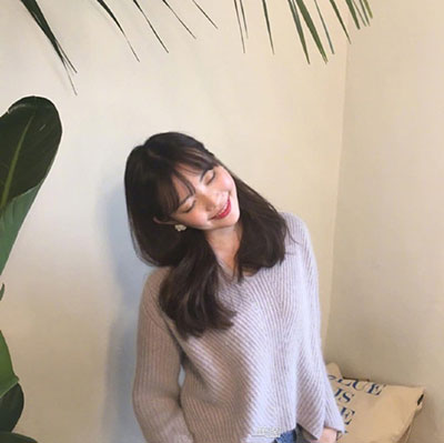 女生中长发+空气刘海完美搭配 气质绝对满分