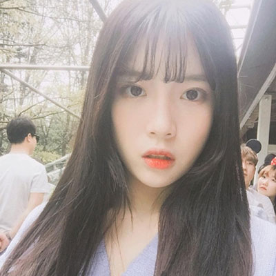 女生中长发+空气刘海完美搭配 气质绝对满分