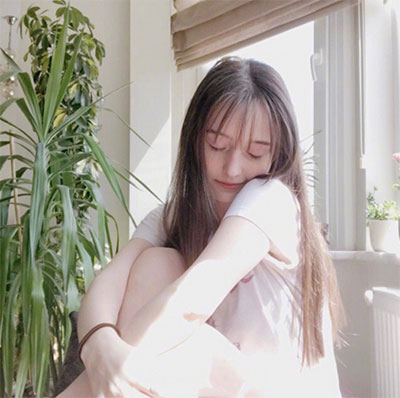 女生中长发+空气刘海完美搭配 气质绝对满分