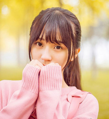 清新校园女学生长发扎发发型