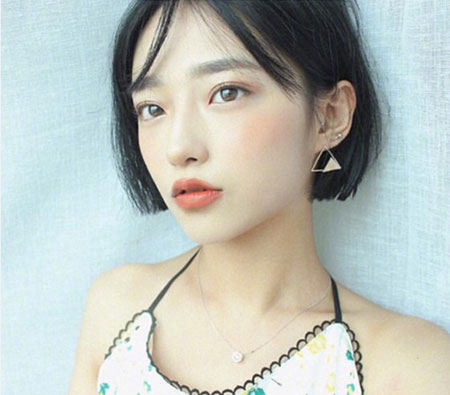 女生露额短发 气质逼人更清爽