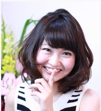 夏日活泼可爱女生短发烫发发型  清凉甜美到底