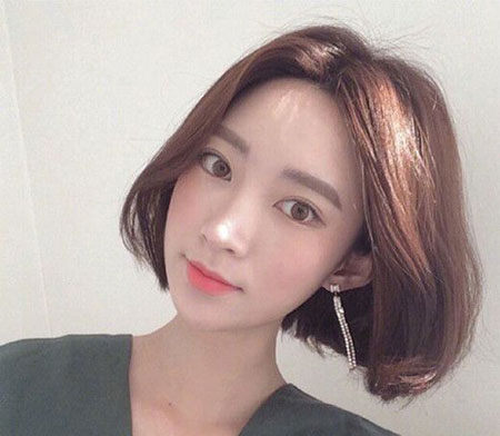女生露额短发 气质逼人更清爽