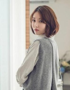 中短发烫发 最新时尚中短发烫发成就轻熟系女生