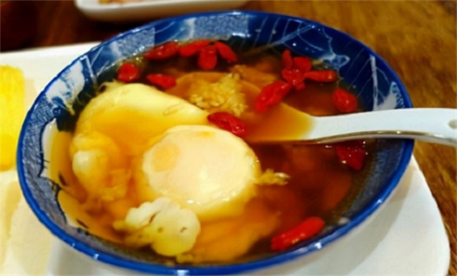 ​红糖煮鸡蛋有什么好处，红糖煮蛋的作用 