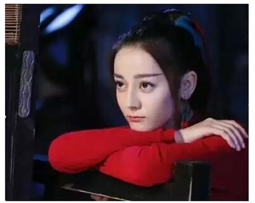 女星迪丽热巴鹿晗什么关系 看迪丽热巴龙须刘海发型