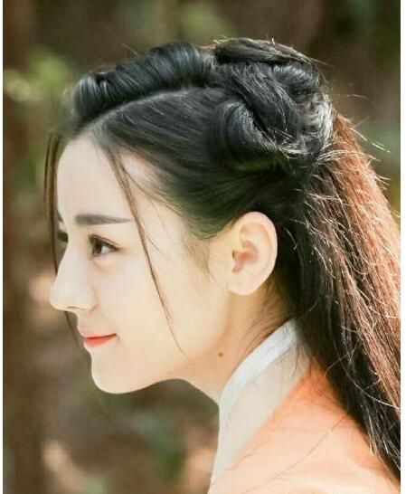 女星迪丽热巴鹿晗什么关系 看迪丽热巴龙须刘海发型