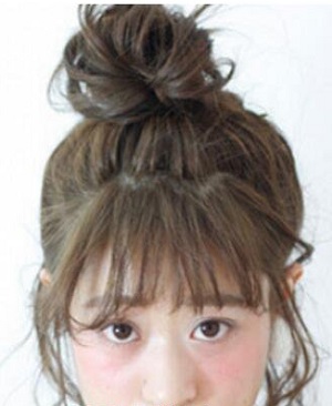 韩式瘦脸丸子头发型 修颜减龄