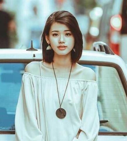 2024女生流行自然中长发直发