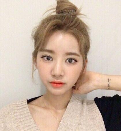 夏季女生潮爆的丸子头发型大全
