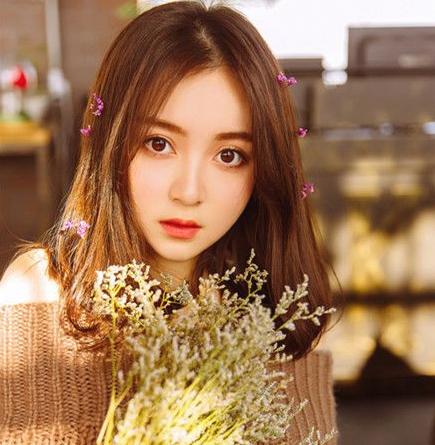 圆脸妹子适合什么发型 修颜瘦脸的发型圆脸女生必备