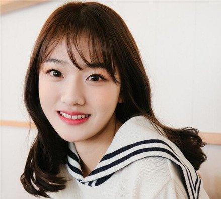 圆脸适合什么中长发型 圆脸显瘦发型甜美更女神