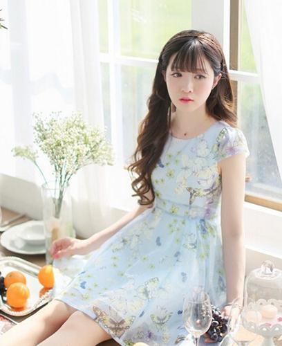 夏季流行款蕾丝A字连衣裙 穿出好身材