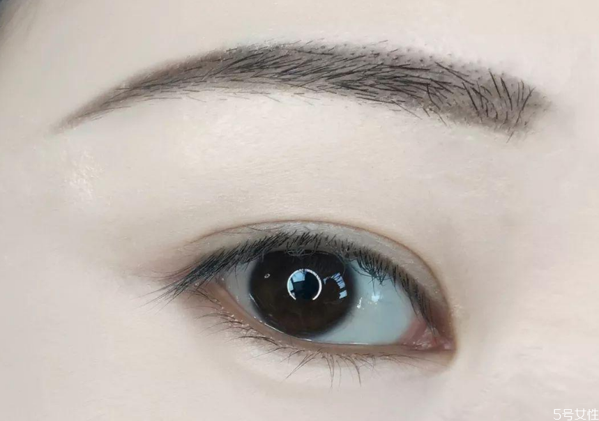 染发要不要染眉 染眉胶有什么危害