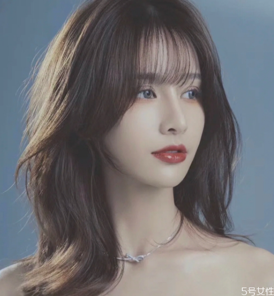 氛围感美女发型 2020最流行的发型