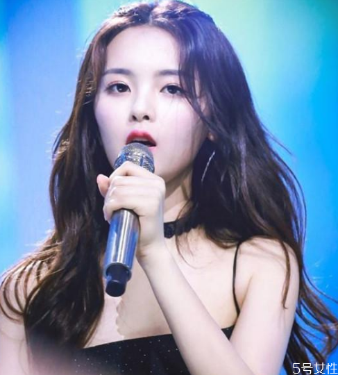 氛围感美女发型 2020最流行的发型