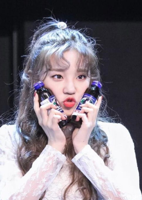 氛围感美女发型 2020最流行的发型